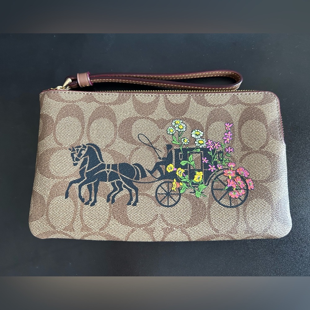Large corner zip wristlet Horse and carriage with flowers!